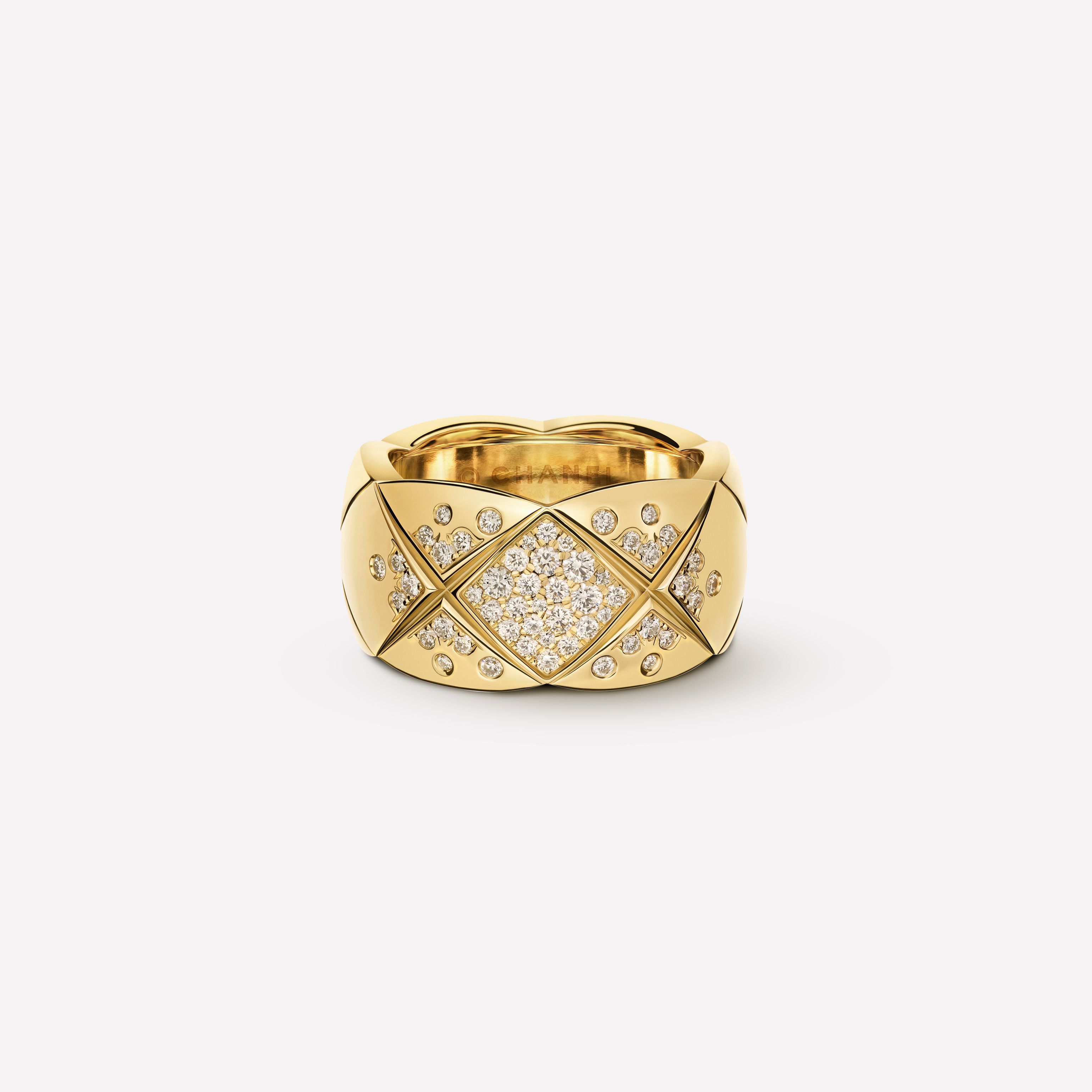 COCO CRUSH系列戒指 标准款，菱格纹图案，黄18K金，镶嵌钻石