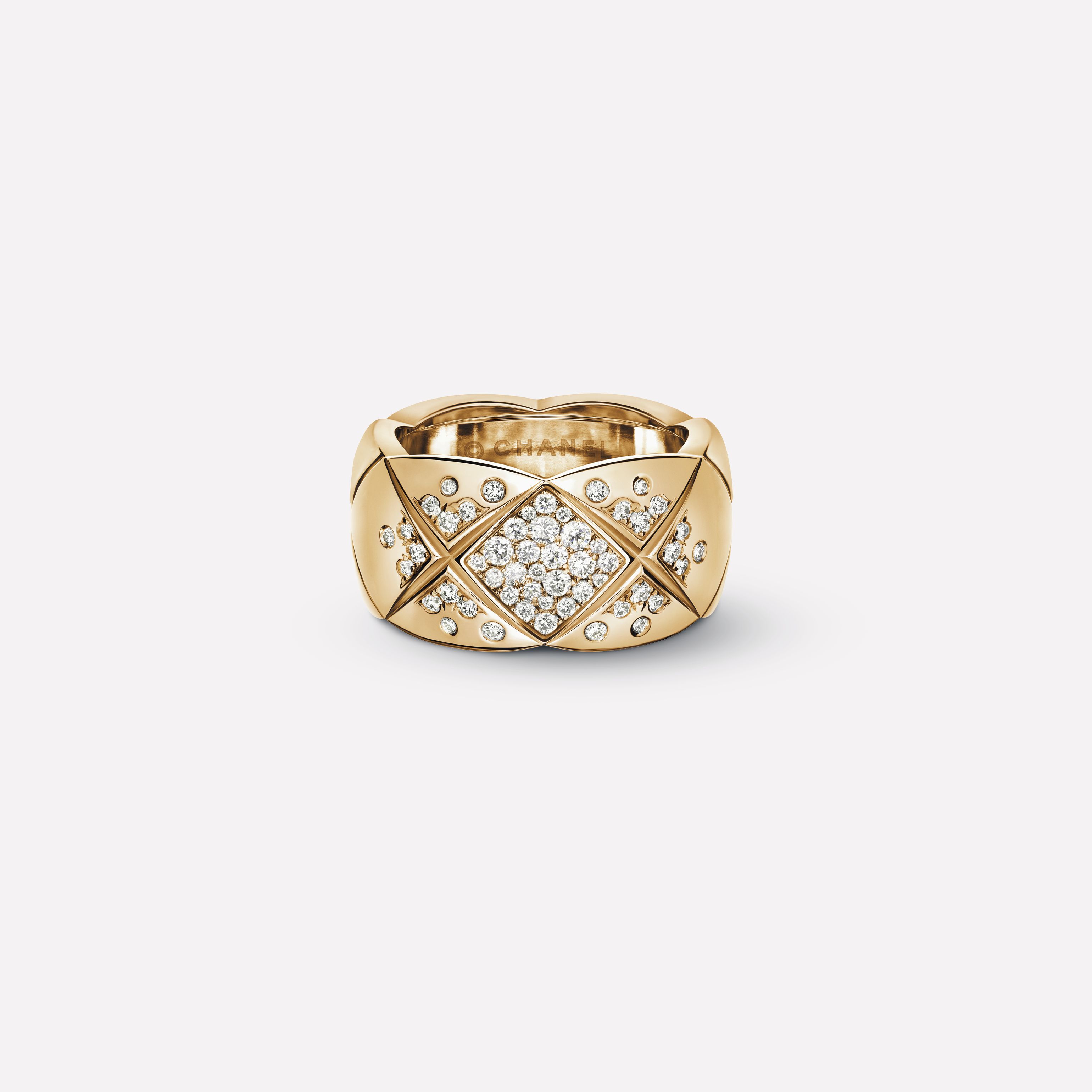 COCO CRUSH系列戒指 标准款，菱格纹图案，BEIGE米色18K金，镶嵌钻石