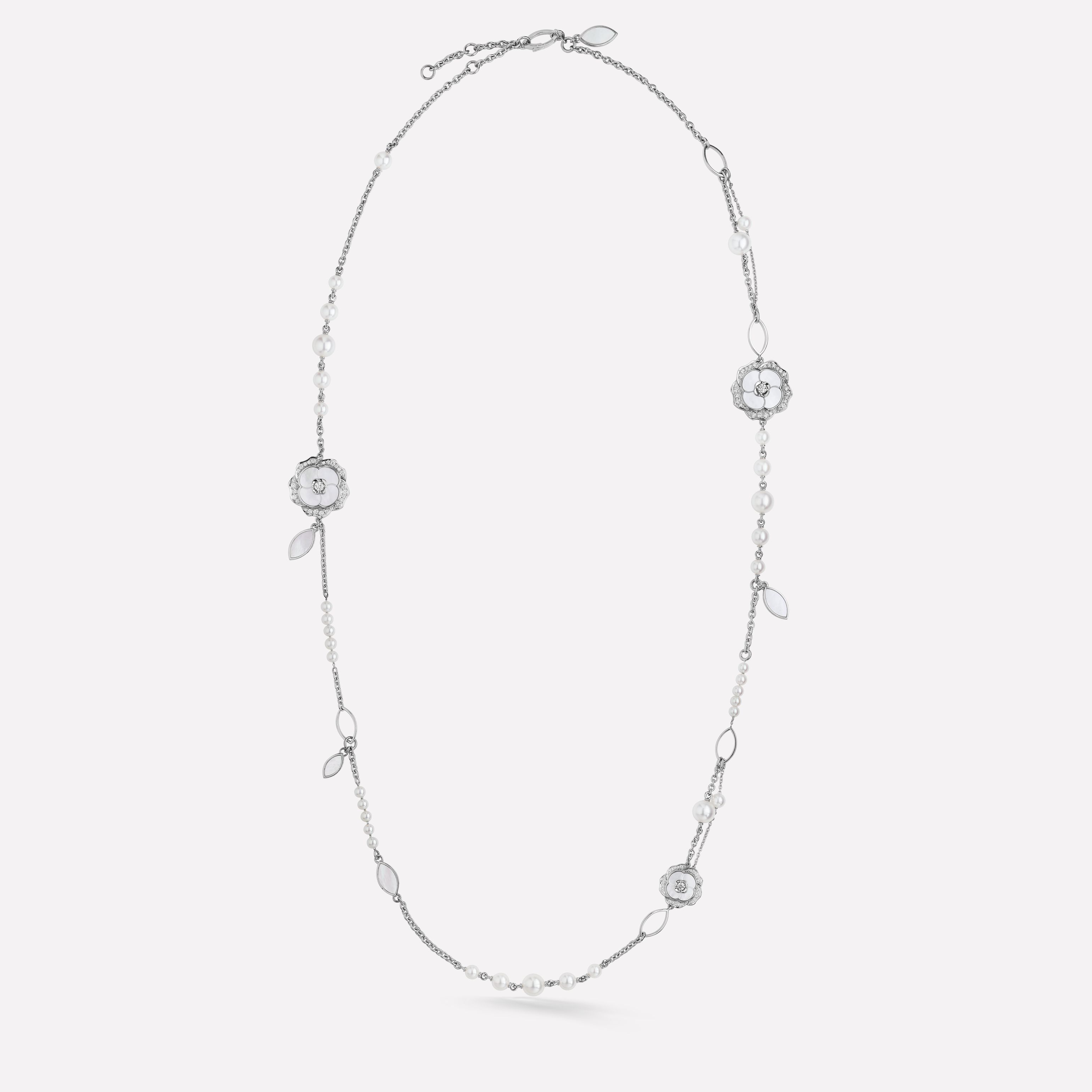 CAMÉLIA系列项链 长项链，山茶花花瓣图案，白18K金，镶嵌钻石，珍珠与珍珠母贝