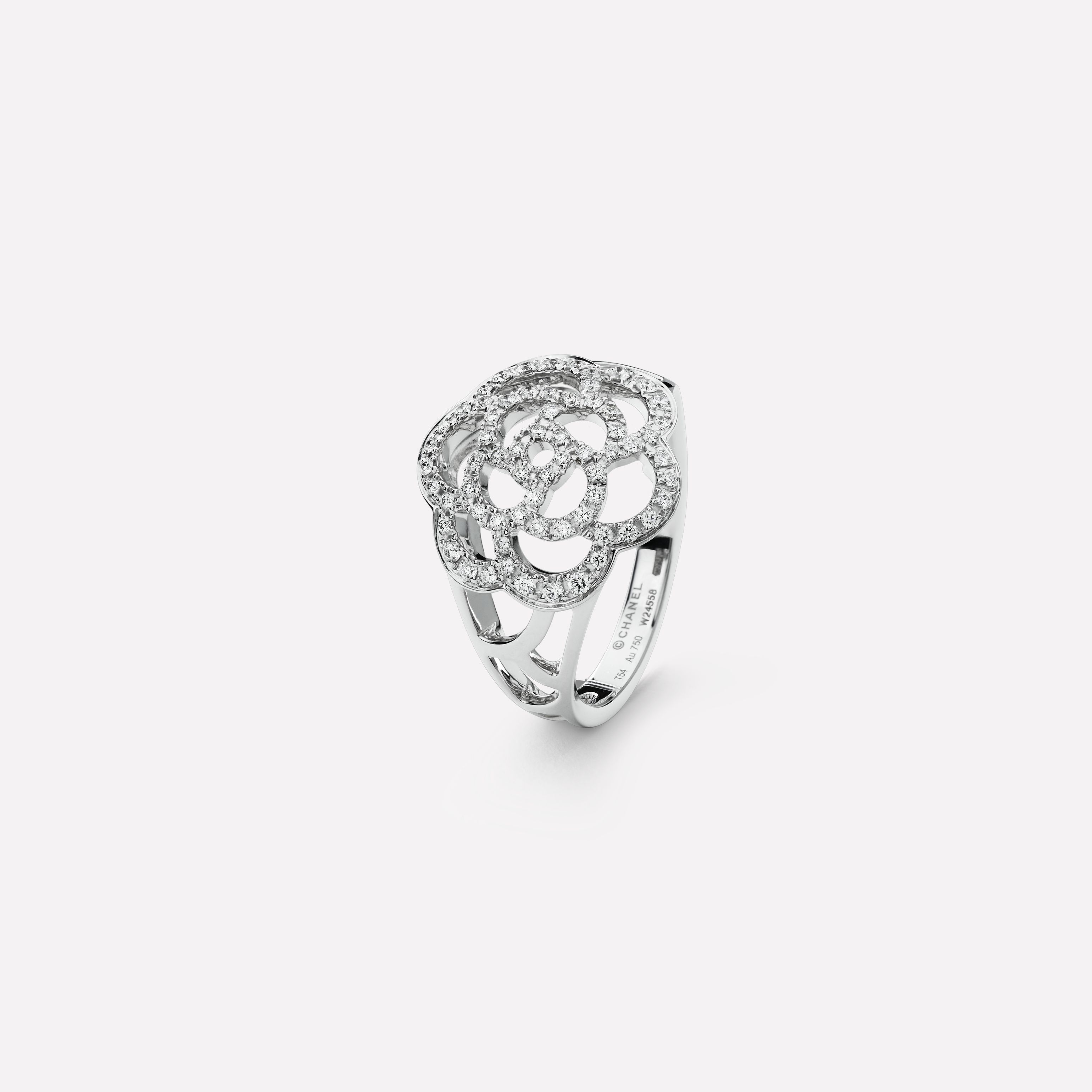 CAMÉLIA系列戒指 镂空山茶花图案，白18K金，镶嵌钻石