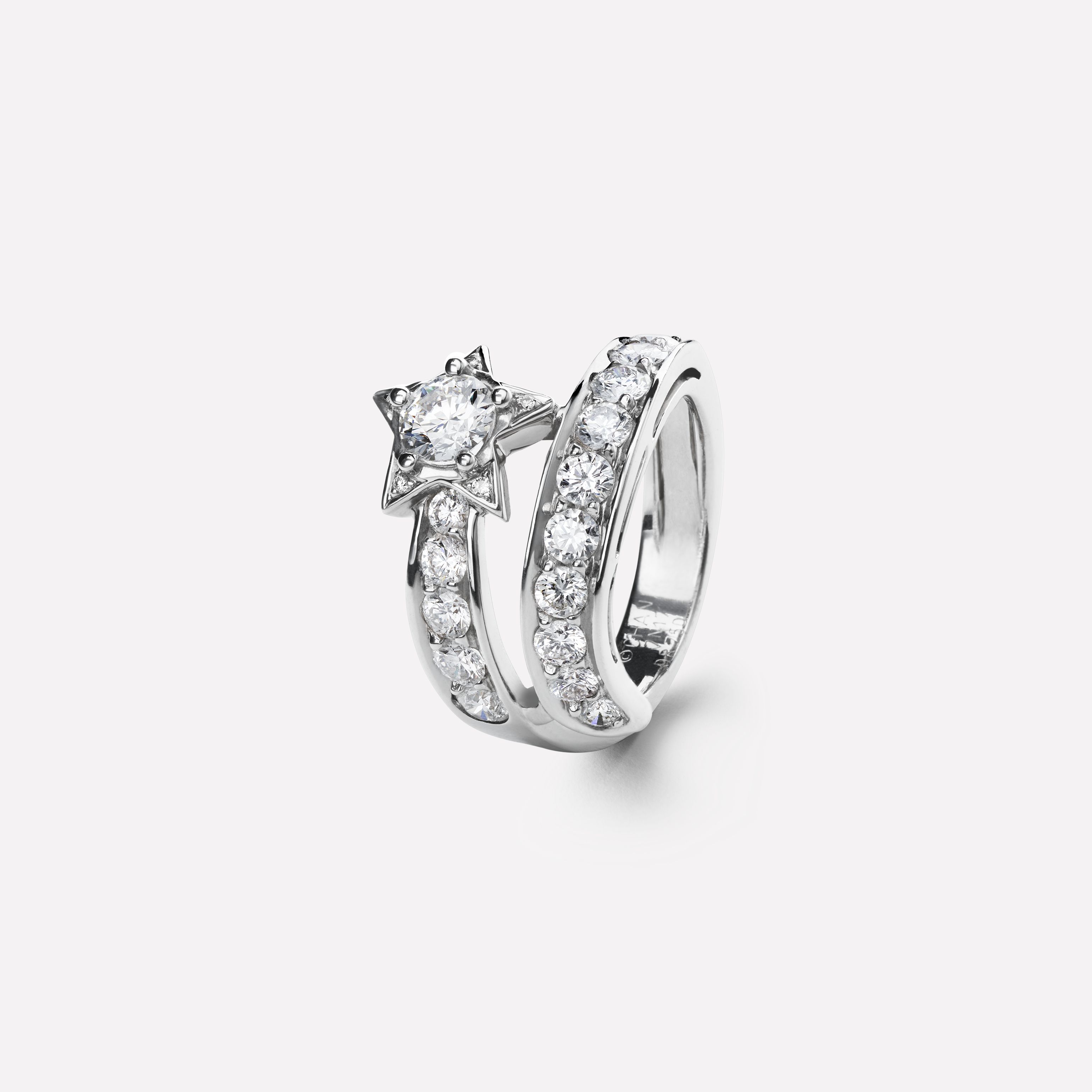 COMÈTE系列戒指 COMÈTE系列戒指，彗星图案，白18K金，镶嵌钻石与中央主钻