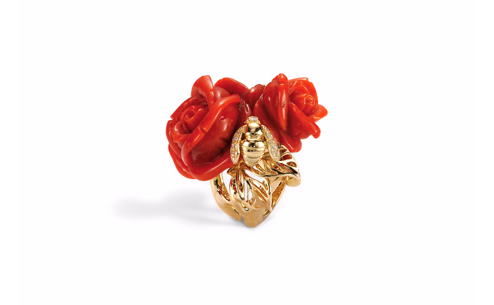 ROSE DIOR PRÉ CATELAN戒指，大号 750/1000黄金和红珊瑚